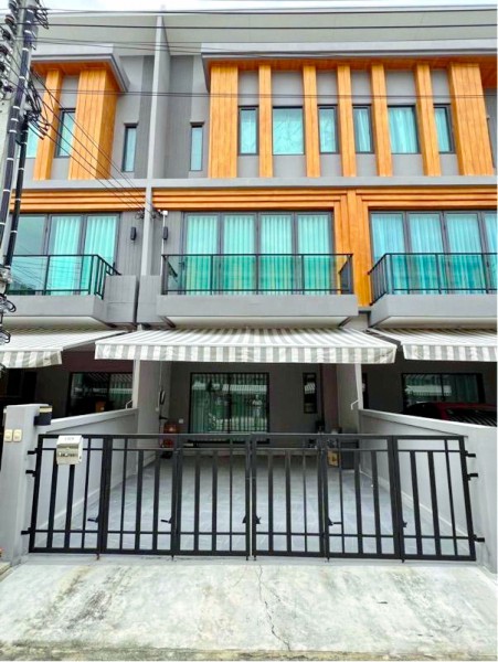 พร้อมเฟอร์ฯบิวท์อินครบ 87-91 ARL บ้านทับช้าง 900 ม. ให้เช่าทาวน์โฮมหรู 3 ชั้น 2 นอน 4 น้ำ เช่า 39-44,998 บาท-เดือน 20ตร.ว.240ตร.ม.เฉลิมพระเกียรติ ร.9 87-91  เหมาะกับอยู่อาศัย โฮมออฟฟิศ ทำเลใกล้ ARL บ้านทับช้าง 900 ม.สถานพยาบาล สถานศึกษา และศูนย์การค้า เดินทางสะดวก เชื่อมต่อถนนหลัก มอเตอร์เวย์ และสนามบินสุวรรณภูมิได้ง่ายรวดเร็ว Chalermprakiat 87-91 Fully furnished Luxury 3 story townhome for rent 2bed ARL BanThapChang 900m. 4bath 20sq.wa.Rent 39-44,999THBmonth 240sq.m.  with built in furniture Walk i