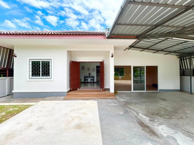 บ้านเดี่ยวรีโนเวทใหม่ทั้งหลัง สันทราย เชียงใหม่ราคาเพียง 1.49 ล้านบาท | พร้อมเฟอร์นิเจอร์ | มีผ่อนตรงบ้านเดี่ยวพร้อมอยู่ ทำเลหนองแหย่ง สันทราย เหมาะสำหรับครอบครัวที่มองหาบ้านราคาคุ้มค่า บ้านรีโนเวทใหม่ทั้งหลัง ฟังก์ชันครบ พร้อมเฟอร์นิเจอร์หลายรายการ ในงบล้านต้น ๆ ราคาขายเงินสดเพียง 1.49 ล้านบาท ค่าโอน 50/50 รับผ่อนตรง สัญญา 2 ปีราคา 1.89 ล้านบาท | ดาวน์ 300,000 บาท รายละ�