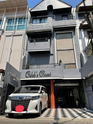 รหัสC7211 ให้เช่าอาคารพาณิชย์ 4 ชั้น 1 คูหา สุขุมวิท 49 ซอยทองหล่อ23 มีที่จอดรถหน้าอาคารราคาเช่า 85,000 บาท/เดือน (ประกัน3 ล่วงหน้า1 )(ทำสัญญาแบบบุคคลธรรมดา) พร้อมอยู่ 1 สิงหาคมนี้สนใจนัดชมสถานที่หรือสอบถามข้อมูลเพิ่มเติมโทร : 095-823 9789 คิทLine id : candy.456Line Add Friend : https://line.me/ti/p/rHhjrvhm_zโทร : 091-782 8924 ต้นLine : seng.456Line Add Friend : https://line.me/ti/p/iHsUxP2IlTอาคารพาณิชย์ 4 ชั้น 1 คูหา สุขุมวิท 49 ซอยทองหล่อ23 มีที่จอดรถหน้าอาคารพื้นที่ 250 ตาร�