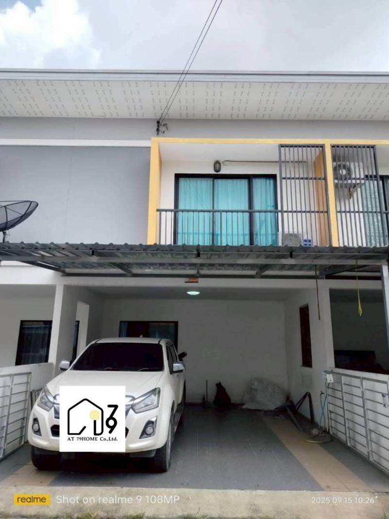 ให้เช่าทาวน์โฮม2ชั้น ใกล้รพ.ปิยะเวช บ่อวิน ใกล้ปลวกแดง ระยอง พร้อมเฟอร์นิเจอร์ครบ  ราคาเช่า 18,000/เดือน สัญญา 1 ปี 24 ตร.ว.3 ห้องนอน 2 ห้องน้ำ1 ห้องโถง2 ที่จอดรถเฟอร์นิเจอร์และเครื่องใช้ไฟฟ้า เตียงนอนพร้อมที่นอน 2 ห้องนอนตู้เสื้อผ้า โต๊ะเครื่องแป้ง แอร์ 2 เครื่องโซฟาโต๊ะทานข้าว ตู้เย็น สถานที่ใกล้เคียง รพ.ปิยะเวช บ่อวิน โรบินสันบ่อวิน โฮมโปร แม็คโคร รหัสทรัพย์ 7969156 สนใ�
