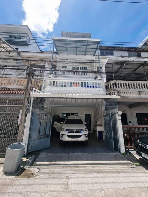 ให้เช่าบ้าน 4 ชั้น ย่านสุทธิสาร ห่างจาก mrt สุทธิสาร 450 เมตร ถ. รัชดาภิเษก  เดินทางสะดวก รับต่างชาติ เลี้ยงสัตว์ได้ราคาเช่าต่อเดือน 55,000 ประกัน2 ล่วงหน้า1 สัญญา 1-3ปีติดต่อ คุณช่อผกา โทร 0616198565 LINE 0616198565สำรอง LINE 0812523279 ส่งลิ้งก์ไว้ได้เลย- พื้นที่ใช้สอย320 เมตร- 4ห้องนอน 3ห้องน้ำ-1ห้องนั่งเล่น แอร์4ตัว-ใกล้ห้าง เอสพาหนาด รัชดา บิ๊กซีรัชดา เซ็นทรัลลาดพร้าวเซ็นทรัลพระราม9 ใกล้ รร ปัญจทร�