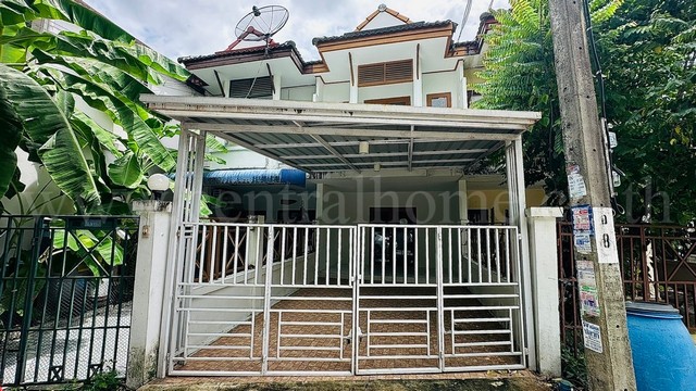 รหัสทรัพย์ : N0670ทาวน์เฮ้าส์ ดิเอมเมอรัลด์ พาร์ค 3 บางบัวทอง รีโนเวทใหม่ ถูกที่สุดที่ตั้ง:&nbsp;ซอยเทศบาลบางบัวทอง&nbsp;ถนนโยธาธิการ&nbsp;ตำบลบางพลับ&nbsp;อำเภอปากเกร็ด&nbsp;จังหวัดนนทบุรี 11120รายละเอียดทรัพย์&nbsp;- ทาวน์เฮ้าส์&nbsp;2 ชั้น&nbsp;- เนื้อที่ 18.9&nbsp;ตารางวา พื้นที่ใช้สอย 122&nbsp;ตารางเมตร- 2&nbsp;ห้องนอน, 2 ห้องน้ำ, 1 ห้องรับแขก, 1 ห้องครัว, 1 ที่จอดรถสิ่งอำนวยความสะดวกภายในโครงการ&nbsp;-&nbsp;สวนสาธา