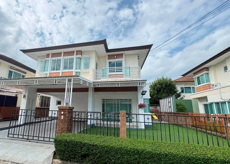 ขายด่วน หรือให้เช่า บ้านเดี่ยวพร้อมอยู่ ???? Le Neo II Srinakarin (เลอนีโอ 2 ศรีนครินทร์) จ.สมุทรปราการ???? ลดราคาพิเศษจาก 8,390,000 บาท ❌???? เหลือเพียง 6,900,000 บาท เท่านั้น!???? ให้เช่า 35,000 บาท/เดือน- มัดจำ2เดือน- ค่าเช่าล่วงหน้า 1เดือน????สัญญาขั้นต่ำ 1ปี✨ บ้านสวย ฮวงจุ้ยดี เดินทางสะดวก???? ใกล้ BTS และทางด่วนวงแหวนรอบนอก เพียง 1 กม.???? สายสังสรรค์ถูกใจ… กลับบ้านสะดวก ไม่ต้องกังวลเรื่องด่านรายละเอียดบ้า�