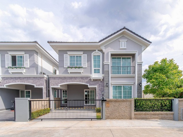 รหัสC7231 ให้เช่าบ้านเดี่ยวหลังใหม่ หมู่บ้านเพรสทีจ ฟิวเจอร์-รังสิต บ้านตกแต่งสวยพร้อมอยู่ ราคาเช่า 45,000 บาท/เดือน (ประกัน2 ล่วงหน้า1)สนใจนัดชมสถานที่หรือสอบถามข้อมูลเพิ่มเติมโทร : 095-823 9789 คิทLine id : candy.456Line Add Friend : https://line.me/ti/p/rHhjrvhm_zโทร : 091-782 8924 ต้นLine : seng.456Line Add Friend : https://line.me/ti/p/iHsUxP2IlTบ้านเดี่ยวหลังใหม่ หมู่บ้านเพรสทีจ ฟิวเจอร์-รังสิต บ้านตกแต่งสวยพร้อมอยู่ เนื้อที่ 40 ตารางวา  พื้นที่ใช้สอย 140 ตารา�