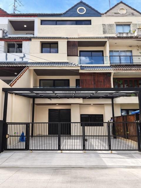 ขาย ทาวน์เฮ้าส์ 4 ชั้น โครงการ วราธร วิลล์ พัฒนาการ 44 Varathorn Ville Pattanakarn 44ใกล้ทางด่วน รีโนเวทใหม่ทั้งหลัง*** ราคาขาย 8,990,000 บาท (ค่าโอนคนละครึ่ง)ติดต่อ คุณช่อผกา โทร 0616198565 LINE 0616198565สำรอง LINE 0812523279 ส่งลิ้งก์ไว้ได้เลยรหัส# T26-893ทาวน์เฮ้าส์ 4 ชั้น โครงการวราธร วิลล์ พัฒนาการ 44 เดินทางสะดวก รีโนเวทใหม่ทั้งหลัง• เนื้อที่ 32 ตร.วา• พื้นที่ใช้สอยกว่า 300 ตร.เมตร• 4 ห้องนอน (มี walk in closet ทุกห้อง)• 5 ห้องน้ำ• 1 �