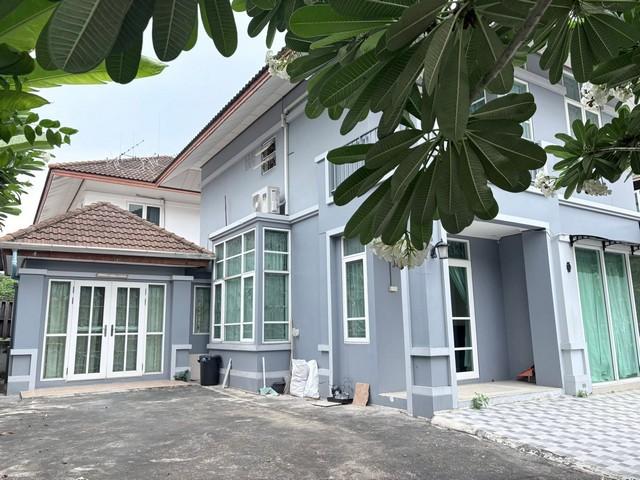 ให้เช่าบ้านเดี่ยว 2 ชั้น 4 ห้องนอน โครงการ บ้านฟ้ากรีนปาร์ค ลาดพร้าว 101 ใกล้รถไฟฟ้าสายสีเหลือง  *** ราคาเช่า 39,000 บาท /เดือน ติดต่อ::  ชยา  โทร/ID Line:: 0942823961   Link Line:: https://line.me/ti/p/3xFA1An8Kcรหัส # JD778บ้านเดี่ยว 2 ชั้น โครงการ บ้านฟ้ากรีนปาร์ค ลาดพร้าว 101 • เนื้อที่ 76 ตารางวา• 4 ห้องนอน • 3 ห้องน้ำ • 1 ห้องรับแขก• ที่จอดรถ 6 คัน• รปภ 24 ชั่วโมง• ใกล้เดอะมอลล์บางกะปิ• ใกล้รถไฟฟ้าสายสีเหลือง  *** ราคาเช่า 39,000 บา�