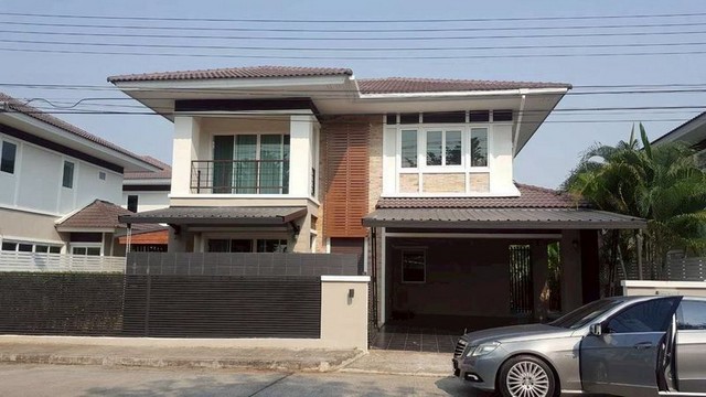 บ้านสวย ราคาดี ขายเพียง 3.95 ล้าน #อรสิริน6 #ดอยสะเก็ด บ้านเดี่ยว 2 ชั้น #เฟอร์นิเจอร์ครบ #ขายพร้อมผู้เช่ารับรายได้เดือนละ25,000 บาท (สัญญาหมด ต.ค. 69) หน้าบ้าน ไม่ติดใคร เป็นส่วนตัว ทำเลดีมาก #ติดถนนวงแหวนรอบ3 เข้า–ออกสะดวกสุดรายละเอียดบ้านพื้นที่ใช้สอย 197 ตร.ม.ขนาดที่ดิน 56 ตร.วา4 ห้องนอน | 3 ห้องน้ำ1 ห้องพระ | 1 ห้องรับแขก2 ห้องครัวจอดรถได้ 2 คันราคาพิเศษเพียง 3,950,000 บาทค่าโอนคนละค�