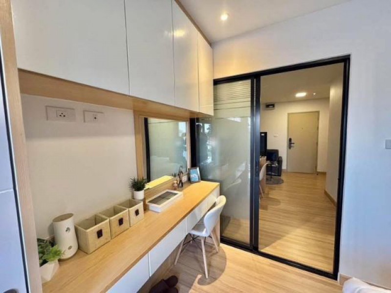 ให้เช่า 13,500 /เดือน* ขาย 2.29 ล้านบาท*Finn Condo 7 @Suandok, ฟินน์ คอนโด 7 @สวนดอกซอยเดียวกับ Pasta AMA พร้อมเข้าอยู่ 20 กรกฎาคม 2569.ห้องใหม่ วิวสระ ทำเลใกล้ รพ.มหาราชนครเชียงใหม่และคณะแพทยศาสตร์ มช. เหมาะสำหรับบุคลากรทางการแพทย์ นักศึกษา.ราคาขายพิเศษจาก 2.35 ล้านบาท ลดเหลือเพียง 2.29 ล้านบาทฟรีค่าโอนมีโควต้าต่างชาติ Foreign Quota.ราคาเช่า รวมค่าส่วนกลางแล้วสัญญา 1 ปีขึ้นไป 13,000 บาท/เดือนค่าไฟคิดตามบิลก�