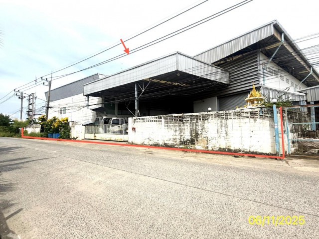 ขาย บ้านเดี่ยว/ทาวน์เฮ้าส์/คอนโด โรงงาน ปทุมธานี  ถนน เลียบคลองเกาะเกรียง ตำบล คลองพระอุดม อำเภอ ลาดหลุมแก้ว จังหวัด ปทุมธานี  ราคาโปรโมชั่น   12,897,000   บาท    ลดจาก  18,332,000    บาท ราคาโปรโมชั่นตั้งแต่วันที่ 1 กรกฎาคม 2569 – 30 กันยายน 2569  รายละเอียดทรัพย์ -  เนื้อที่ 1-1-11.00 ไร่  พื้นที่ใช้สอย 313.29 ตร.ม -  บ้านหันไปทางทิศ ตะวันตกเฉียงใต้  พิกัดทรัพย์ : https://maps.app.goo.gl/bbQC8o7Ryuw6pSNU8  สถานที่ใกล้เคียง   -โรบิน�