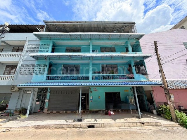 รหัสทรัพย์&nbsp; N1416อพาร์ตเม้นท์ &nbsp;28 ห้อง ใน นิคมอุตสาหกรรม นวนคร&nbsp;ที่ตั้ง:&nbsp;นิคมอุตสาหกรรม นวนคร ซอยไทยธานี 14 ตำบลคลองหนึ่ง อำเภอคลองหลวง จังหวัดปทุมธานี 12120รายละเอียดทรัพย์&nbsp;&nbsp;- อพาร์ตเม้นท์ 3 ชั้น ขนาดพื้นที่ 56.7 ตารางวา-&nbsp;อพาร์ตเม้นท์มีทั้งหมด 28 ห้อง,&nbsp; 2 ห้องสำนักงาน- รายได้จากค่าเช่าปัจจุบัน 28,500บาท (1,000-1,400 /ห้อง ปัจจุบันมีผู้เช่า 20 ห้อง) yeild 7-9%&nbsp;- มีพื้นที่งอกด้านหลัง- ห