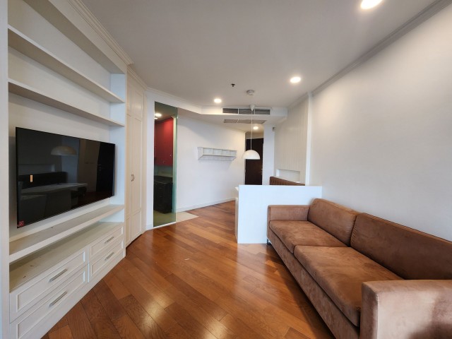 คอนโดชาเทรียมให้เช่า 1 นอน 64 ตรม. เฟอร์ครบ ติดถนนเจริญกรุง วิวแม่น้ำ ติดโรงเรียนนานาชาติ Shrewsburyรายละเอียด (C2-0532)- พื้นที่ใช้สอย 64 ตร.ม. ชั้น 30 ขนาด  1 ห้องนอน, 1 ห้องน้ำ วิวแม่น้ำ- เฟอร์นิเจอร์ ครบ พร้อมโซฟา โต๊ะเอนกประสงค์ พร้อมเครื่องใช้ไฟฟ้า ทีวี ตู้เย็น ไมโครเวฟ- เตาไฟฟ้า ceramic พร้อม hood ดูดควัน แอร์แบบ wall-type 2 ตัว สาธารณูปโภค- สิ่งอำนวยความสะดวกภายโครงการ ร้านสะดวกซื้อ  ตลอด 24 �