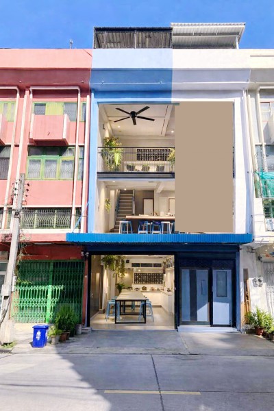 ม.เกษตร ใกล้ BTS เสนา 382 ม. และเมเจอร์ รัชโยธิน 702 ม. อาคารพาณิชย์ 4 ชั้น 7 ห้องนอน พหลโยธิน 33-41 5น้ำ พร้อมชั้นลอย 25 ตร.ว. 400 ตร.ม. ทำเลพหลโยธิน รัชดาภิเษก ราคาเช่า 19,998บาทต่อเดือนKasetsart University near BTS Sena 382m and Major Ratchayothin 702m Phaholyothin 33-41 4Storey Commercial Building with 7Beds 5Baths  with mezzanine floor suitable for cafe home office online business and residence Land Size 25 Sq.Wah Usable Area 400 Sq.m Rental Price 19,998Baht per monthถนนพหลโยธิน 33-41 แขวงลาดยาว เขตจตุจักร กรุงเทพมหานครVDO 1minshttps://youtube.com/shorts/s4WePASMNHIขนาด 25 ตร.ว. พื้นที่ใช้สอย 400 ตร.�