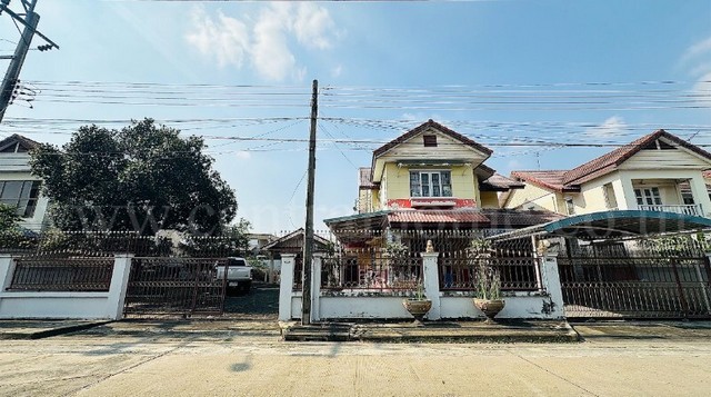 รหัสทรัพย์ : N0849บ้านเดี่ยว 124 ตร.วา หมู่บ้าน สุชา - บางบัวทอง เนื้อที่เยอะ หลังใหญ่ ทำเลดี ราคาถูกที่ตั้ง :&nbsp;ถนนบางบัวทอง - สุพรรณบุรี ตำบลละหาร อำเภอบางบัวทอง จังหวัดนนทบุรี 11110รายละเอียดทรัพย์&nbsp;- บ้านเดี่ยว 2 ชั้น เนื้อที่&nbsp;124 ตารางวา&nbsp;พื้นที่ใช้สอยภายในตัวบ้าน 142 ตารางเมตร- 3 ห้องนอน, 3 ห้องน้ำ, 1 ห้องรับแขก, 1 ห้องครัว, 1 ห้องพระ, 1 ห้องเก็บของ, 4 ที่จอดรถ&nbsp;-&nbsp;พื้นที่ดินรอบ�