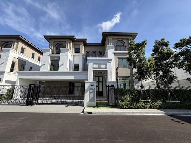 ขายบ้านเดี่ยว3ชั้น134.5ตร.ว.โครงการCINQ ROYAL The Eighteen บางนากม.7 คฤหาสน์ระดับUltra Luxuryพร้อมลิฟต์ส่วนตัวบ้านใหม่ 100 เปอร์เซ็นต์ ราคาขาย 68,000,000 บาทที่ตั้ง ถนนบางนา กม.7 ซอยราชวินิตบางแก้ว ตำบลบางแก้ว อำเภอบางพลี จังหวัดสมุทรปราการ 10540ติดต่อ : คุณภัสพงณ์ 0634098164Line : deedee23https://www.facebook.com/profile.php?id=61581484955548เนื้อที่ 134.5 ตารางวา พื้นที่ใช้สอย 748 ตารางเมตร จำนวน 3 ชั้น 5 ห้องนอน 6 ห้องน้ำ จอดรถได้ 4-6 คันมีโถงรับแขกแบบ Doub