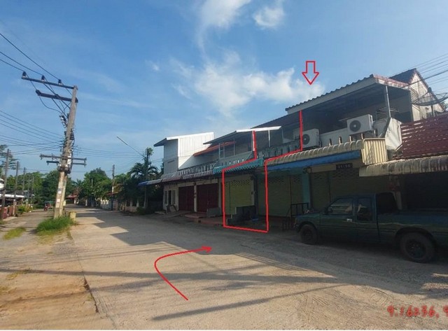 ขาย บ้านเดี่ยว โครงการเดอะ ซิตี้ รามอินทรา-วงแหวน กรุงเทพมหานคร   ถนนกาญจนาภิเษก (ฝั่งตะวันออก) แขวงสามวาตะวันตก เขตคลองสามวา กรุงเทพมหานคร  ราคา 20,900,000 บาท    รายละเอียดทรัพย์ -  เนื้อที่ 107.60 ตร.ว (1 งาน / 7.60 ตร.ว)  พื้นที่ใช้สอย 388 ตารางเมตร -  4 ห้องนอน 5 ห้องน้ำ  -  3 ที่จอดรถ  -  บ้านหันไปทางทิศ  พิกัดทรัพย์  :   https://maps.app.goo.gl/uXBXk6tQXHvTnqmC8  สถานที่ใกล้เคียง   - ตลาดนัดไทยรามัญ - ซีเจ มอร์ สาขานิมิตใ�