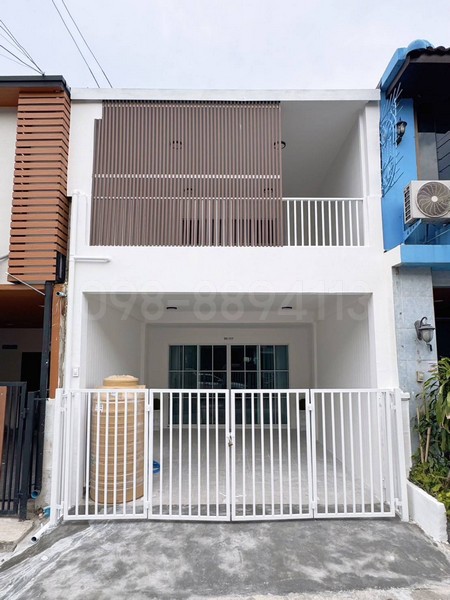 ทาวน์เฮ้าส์ 2 ชั้น หมู่บ้านร่มทิพย์ หทัยราษฎร์ 33 ต้นซอยมีเทอเรสหลังบ้านไม่ติดใคร สไตล์มินิมอลราคาเพียง 2.30 ล้านบาท (2,300,000บาท)รวมโอน ไม่รวมจำนอง----------------------------------------รายละเอียด- ทาวน์โฮม 2 ชั้น 16 ตารางวา- 2 ห้องนอน 2 ห้องน้ำ- จอดรถในบ้านได้ 1 คัน- ปูพื้นด้วย SPC เกรดดีทั้งหลัง- หลังบ้านไม่ติดใคร- ลงถังบำบัดใหม่- ชุดเฟอร์ห้องรับแขก- เตาและเครื่องดูดควัน- ม่านติดตั้งทั้งหลัง- ปั้มแ