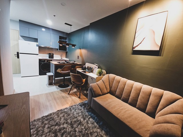 For rent ปล่อยเช่าคอนโด Skyrise Avenue Sukhumvit 64 เพียง 18,500 เดือน, 18,500 Baht/month 34 ตร.ม. (1นอน, 1น้ำ), 34 sq.meters, 1 bedroom 1 toiletชั้น 30 วิวโค้งแม่น้ำ River View, 30th flr.รถรับส่ง BTS ฟรี Free shuttle Bus to BTS ~470 metersมีความเป็นส่วนตัวสูงไม่วุ่นวาย Only 10 units on the 30th flr.,~สัญญาเช่า 1 ปี (ล่วงหน้า 1 เดือน และประกันมัดจำ 2 เดือน) Minimum 1 year contract, 2 months deposit + 1 month advance payment True Vision Internet Wi-Fi 1000/1000 (Add on*) ห้องตกแต่งสวยพร้อมเข้าอยู่ Ready to move inระบบ Smart Door Lock Systems / Key Card / 24 security ระบบรักษาความปลอดภัย24ชม.สิ่งอำนวยค�