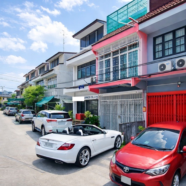 ใกล้ตลาดรุ่งเจริญ 700 ม.โฮมออฟฟิศ 3 ชั้น 3 ห้องนอน 3 ห้องน้ำ ใกล้เซ็นทรัล พระราม 3 เพียง 1.4 กม.และจุดขึ้นลงทางด่วนเฉลิมมหานคร 900 ม. บนทำเลย่านสาธุประดิษฐ์ พระราม 3 พื้นที่ 16 ตร.ว. พื้นที่ใช้สอย 192 ตร.ม. เหมาะสำหรับทำสำนักงานและพักอาศัยในตัว เดินทางสะดวกเชื่อมต่อหลายเส้นทางในเมือง ค่าเช่า 17,499 B-Mclose to Central Rama 3 only 1.4 km near Rung Charoen Market 700 m3 Storey Home Office with 3 Bedrooms and 3 Bathrooms  and Chalerm Mahanakhon Expressway Access 900 m in Sathupadit Rama 3 area on 16 sq wah land with 192 s