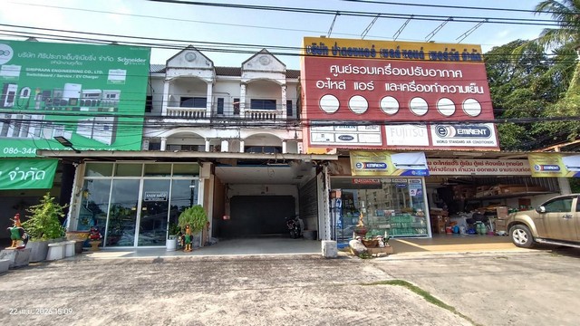 ขายอาคารพาณิชย์เมืองภูเก็ต  3 ชั้น  ถนนเจ้าฟ้าตะวันตก  ถนน เจ้าฟ้าตะวันตก ตำบล วิชิต อำเภอ เมืองภูเก็ต จังหวัด ภูเก็ต  ราคาโปรโมชั่น  5,607,000   บาท    ลดจาก  7,200,000   บาท ราคาโปรโมชั่นตั้งแต่วันที่ 1 กรกฎาคม 2569 – 30 กันยายน 2569  รายละเอียดทรัพย์ -  เนื้อที่ 25.60 ตร.ว.  พื้นที่ใช้สอย 238.50 ตร.ม. -  2 ห้องนอน 3 ห้องน้ำ   -  1 ที่จอดรถ  -  บ้านหันไปทางทิศ  พิกัดทรัพย์ : https://maps.app.goo.gl/esTmQzmwQA8YcxdP8  สถานที่ใกล้เคียง   - โร�