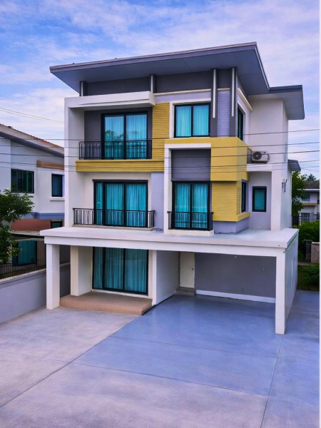 วัชรพล-สุขาภิบาล5 28-34 คฤหาสน์ 5นอน  แยกจตุโชติ บ้านเดี่ยว 3 ชั้น 4 น้ำ 50 ตร.ว. 200 ตร.ม. ให้เช่า 41,999 บาท/เดือนใกล้รร.สามเสนวิทยาลัย 300 ม เหมาะพักอาศัย โฮมออฟฟิศ และจดทะเบียนบริษัท บรรยากาศร่มรื่น เดินทางสะดวก ใกล้สำนักงานเขตสายไหม 1.3 กม.ตลาด สถานพยาบาล รถไฟฟ้า ทางด่วน โทลล์เวย์ และสนามบินดอนเมือง  Watcharapol-Sukhaphiban5 28-34 Mansion 5bed ChatuChot Intersection 3-story detached house  4bath. Land area 50sq.wa. Usable area 200 sq.m. Near Samsen Wittayalai School 300 m. Suitable for residence home office and 