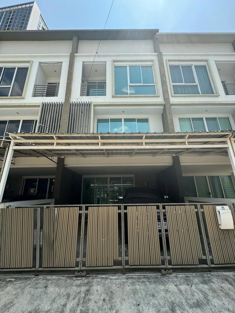 ขาย ทาวน์โฮม ใกล้รถไฟฟ้า โครงการ ลุมพินี ทาวน์ เรสซิเดนซ์ ลาดพร้าว สเตชั่น ซอยลาดพร้าว 21 ติด MRT ลาดพร้าว Lumpini Town Residence Ladprao Stationรหัส PP468ปรับลดราคา 14,500,000 บาท  จากเดิม 16,000,000 บาท ติดต่อ คุณช่อผกา โทร 0616198565 LINE 0616198565สำรอง LINE 0812523279 ส่งลิ้งก์ไว้ได้เลย-PP468 ขายทาวน์โฮม โครงการ ลุมพินี ทาวน์ เรสซิเดนซ์ ลาดพร้าว สเตชั่น LUMPINI TOWN RESIDENCE LADPRAO STATION ลาดพร้าว 21-ทำเลดีมาก ติด MRT ลาดพร้าว และรถไฟฟ้าสายสีเหลือง (สถานีใ