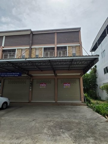 ขายตึกอาคารพาณิชย์ 2 ชั้น 2 คูหา ติดกัน (หลังริมตีทะลุกัน) นิคมพัฒนา ระยองราคาขาย 5.×× ลบ.พื้นที่ 35 ตารางวา ขนาด 2 ห้องนอน 3 ห้องน้ำขนาดหน้ากว้าง 6 เมตรครึ่ง ความลึกประมาณ 20 เมตร สถานที่ใกล้เคียง1. โรงงาน BYD > 9 กิโลเมตร 2. ท่าเรือแหลมฉบัง > 37 กิโลเมตร3. บ่อวิน ศรีราชา > 32 กิโลเมตร4. โรงงาน aLlrow > 3 นาที ที่ตั้ง : ต.มะขามคู่ อ.นิคมพัฒนา จ.ระยอง------------------------------------------------------------------#สนใจติดต่อ：#คุณเอ�