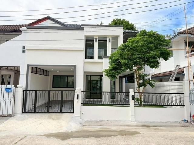 ขายบ้าน ซอยวิภาวดี-รังสิต 39 ดอนเมือง หมู่บ้านรัตนาวลัย วิภาวดี-รังสิต ดอนเมือง บ้านรีโนเวทใหม่ทั้งหลังพร้อมอยู่** Agent **ติดต่อ คุณปอ : 061 619 8565ID line: 061 619 8565แอดไลน์กดที่ลิงค์นี้ได้เลยครับ : https://line.me/ti/p/zu0mm-ozFXติดต่อ คุณบิว : 081 252 3279 ID line: 061 787 9691แอดไลน์กดที่ลิงค์นี้ได้เลยครับ : https://line.me/ti/p/SR5Ehdv_q-** รหัส BT316ราคา 3,890,000 บาท ฟรีโอนบ้านแฝด 2ชั้น หมู่บ้าน รัตนาวลัย วิภาวดี-รังสิต ดอนเมือง• ขนาดที่ดิน 36.1 ตาราง�