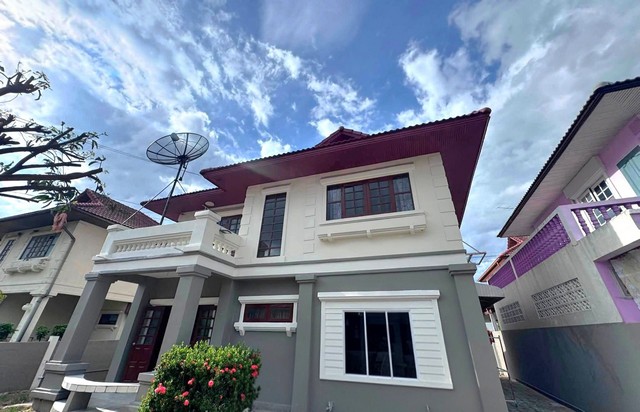 ให้เช่าบ้านเดี่ยว2ชั้น  #บ้านเช่านนทบุรี อสังหาริมทรัพย์เพื่อเช่า67ตรว. 3 ห้องนอน 2ห้องน้ำ  1ห้องรับแขก 1ห้องคัวพร้อมแอร์1เครื่อง  /เฟอร์นิเจอร์พร้อมเข้าอยู่ ทำเลดี ใกล้รถไฟฟ้าใกล้ รถไฟฟ้าสายสีม่วง สถานีบางรักน้อยท่าอิฐ และ ปากซอยมีตลาดสิ่งอำนวยความสะดวก และ ระบบสาธารณะ- ระบบรักษาความปลอดภัย- CCTV อยู่ถนน รัตนาธิเบศร์ (ซอยท่าอิฐ)เชิงสะพานพระนั่งเกล้าใกล้รถไฟฟ้
