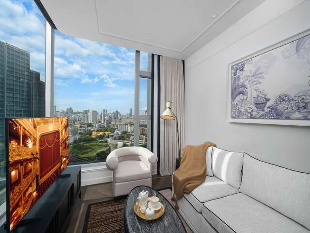 La Clef Bangkok by The Crest Collection Pet-Friendly Living | Only 20 Meters from Thong Lo BTS StationSize: 65 sqm., 2 bedrooms, 2 bathrooms Rental price: 150,000 baht/month Ref.: 380978 Listing Detail: www.rent-bangkok-condo.com/properties/380978 Co-agents are welcome. - - -Contact us for more information or arrange a viewing:Email. rbc.rentbangkokcondo@gmail.comCall. 066-0588-655Line ID: @rentbangkokcondohttps://lin.ee/9cMeMxeWhatsapp: 0660588655Wechat 微信: rentbangkokcondo