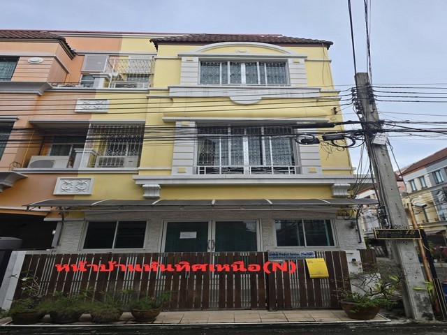 รหัสC7239 ให้เช่าทาน์โฮม 4ชั้น บ้านกลางเมืองบริติชทาวน์ ศรีนครินทร์ ศรีด่าน 24 ทำโฮมออฟฟิศได้ราคาเช่า 28,000 บาท/เดือน (ประกัน2 ล่วงหน้า1)สนใจนัดชมสถานที่หรือสอบถามข้อมูลเพิ่มเติมโทร : 095-823 9789 คิทLine id : candy.456Line Add Friend : https://line.me/ti/p/rHhjrvhm_zโทร : 091-782 8924 ต้นLine : seng.456Line Add Friend : https://line.me/ti/p/iHsUxP2IlTทาน์โฮม 4ชั้น บ้านกลางเมือง บริติชทาวน์ ศรีนครินทร์ ศรีด่าน 24 ทำโฮมออฟฟิศได้เนื้อที่ 25 ตารางวา  พื้นที่ใช้สอย 350 ตาราง�