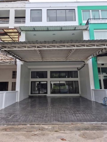 ให้เช่า- ขายโฮมออฟฟิศ 4.5 ชั้น 90 ตรว. 420 ตรม. รีโนเวทใหม่ ซอยสุขุมวิท 62 ใกล้ BTS บางจากติดต่อ:: ชยา โทร/ID Line:: 0942823961Link Line:: https://line.me/ti/p/3xFA1An8Kcรหัส# T26-996โฮมออฟฟิศ 4.5 ชั้น รีโนเวทใหม่ ซอยสุขุมวิท 62 ใกล้ BTS บางจาก• ขนาดที่ดิน: 90 ตร.ว.• พื้นที่ใช้สอย: 420 ตร.ม• 4 ห้องน้ำ• 1 ห้องครัว• เครื่องปรับอากาศติดให้ได้• จอดรถได้ 4 คัน• เหมาะทำบ้านหรือออฟฟิศสำนักงาน จดทะเบียนบริษัทคุยกันได้สถานที่ใกล้เคียง• จาก B