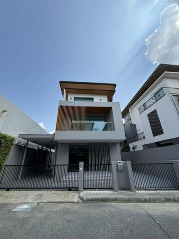 ขายบ้านเดี่ยวหรู 3 ชั้น 53 ตร.วา AQ Arbor สวนหลวง ร.9 – พัฒนาการ ใกล้สวนหลวง ร.9ติดต่อ:: ชยา โทร/ID Line:: 0942823961Link Line:: https://line.me/ti/p/3xFA1An8Kcรหัส# T26-998บ้านเดี่ยวหรู 3 ชั้น AQ Arbor สวนหลวง ร.9 – พัฒนาการ• ที่ดิน 53 ตร.วา• 3 ห้องนอน• 4 ห้องน้ำ• 1 ห้องเเม่บ้าน + ห้องน้ำในตัว• 3 ที่จอดรถในบ้านทำเลดีที่สุดในสวนหลวง – ใกล้ครบทุกสิ่ง• พาราไดซ์ พาร์ค / ซีคอนสแควร์ / Mega Bangna• รพ.จุฬารัตน์ 7 / รพ.ไทยนครินทร์• ม.รามคำแหง 2 / รร.เตรีย�
