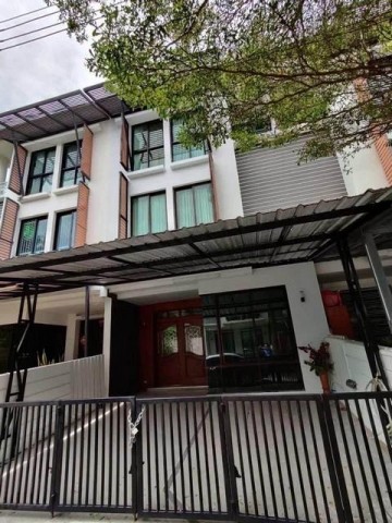 ให้เช่าทาวน์โฮม 3 ชั้น 200 ตรม. 3 ห้องนอน โครงการ Areeya แมนดารีน่า สุขุมวิท77 ติดถนนอ่อนนุช ใกล้ MRT ศรีนุชติดต่อ:: ชยา โทร/ID Line:: 0942823961Link Line:: https://line.me/ti/p/3xFA1An8Kcรหัส# T26-1000ทาวน์โฮม 3 ชั้น Areeya แมนดารีน่า สุขุมวิท77 ติดถนนอ่อนนุช ใกล้ MRT ศรีนุช• ขนาด 200 ตรม.• 3 ห้องนอน• 3 ห้องน้ำ• 1 ห้องรับแขก 1 ห้องครัว 1 ห้องแม่บ้าน• แอร์ 4 ตัว• เฟอร์นิเจอร์พร้อมเข้าอยู่• เดินทางสะดวกติดถนนอ่อนนุชสิ่งอำนวยความสะดวก• ค�