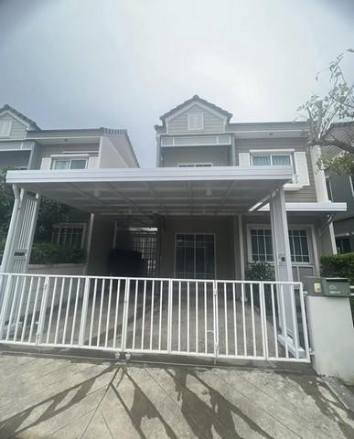 ให้เช่าทาวน์โฮม 2 ชั้นสไตล์บ้านเดี่ยว 3 ห้องนอน The Village บางนา-วงแหวน 3 บางนา กม.8 ใกล้เมกะบางนาติดต่อ:: ชยา โทร/ID Line:: 0942823961Link Line:: https://line.me/ti/p/3xFA1An8Kcรหัส# T26-1003ทาวน์โฮม 2 ชั้น โครงการเดอะ วิลเลจ บางนา-วงแหวนฯ 3 บางนาตราด กม.10• ขนาดที่ดิน 28 ตรว.• พื้นที่ใช้สอย 134 ตรม.• 3 ห้องนอน 2 ห้องน้ำ• 1 ห้องรับแขก 1 ห้องเก็บของ• 2 ที่จอดรถ• ตกแต่งรีโนเวท ต่อเติมครัวและโรงจอดรถ• มี EV Charger ตรงโรงจอดรถพร้อม• บ้านหั