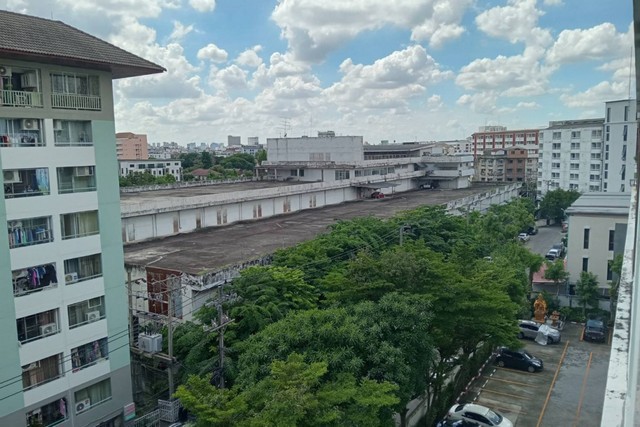 ขายคอนโด เดอะนิช ไอดี ลาดพร้าว 130 คลองจั่น บางกะปิ กรุงเทพมหานคร  ถนนลาดพร้าว คลองจั่น บางกะปิ กรุงเทพมหานคร  ราคา 2,350,000 บาท  (ราคาต่อรองได้)  รายละเอียดทรัพย์ -  พื้นที่ใช้สอย 32.6 ตรม.  -  1 ห้องนอน 1 ห้องน้ำ  -  1 ที่จอดรถ   พิกัดทรัพย์ : https://maps.app.goo.gl/ouVXMvzkmKxTuL7v9  สถานที่ใกล้เคียง   - โลตัส บางกะปิ - เดอะมอลล์ไลฟ์สโตร์ บางกะปิ - โรงพยาบาลลาดพร้าว - บิ๊กซี ซูเปอร์เซ็นเตอร์ ลาดพร้าว 1  รหัสทรัพย์