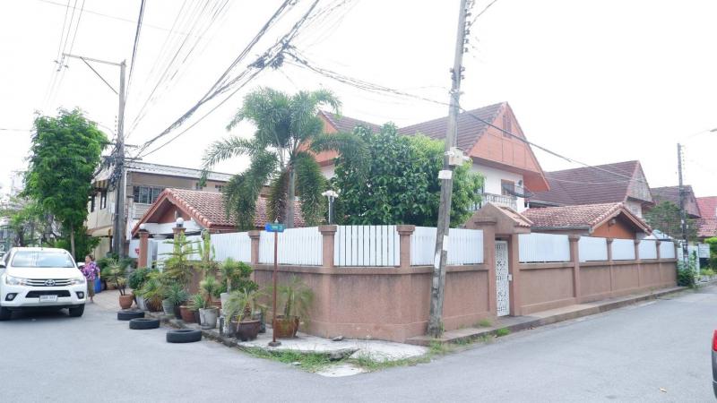 ให้เช่าบ้านเดี่ยว 2 ชั้น หมู่บ้านชื่นกมลนิเวศน์4 รามอินทรา60 บ้านสวย พร้อมอยู่รายละเอียด :-https://bit.ly/4bLMWd9https://www.winnerestateplus.com/ติดต่อพี่เปี๊ยก Tel : 099-494-6599 ,คุณปุ่น Tel : 089-14-8252 ให้เช่าบ้านเดี่ยว2ชั้น หมู่บ้านชื่นกมลนิเวศน์ ซ.รามอินทรา60 บ้านสวยร่มรื่น หลังมุม ตกแต่งพร้อมอยู่-บ้านเดี่ยว 2 ชั้น แอร์ 2 ตัว ตกแต่งพร้อมอยู่-เนื้อที่ 84  ตรว. -แบบบ้าน 3 นอน, 3 น้ำ 1, ครัว 1 ,ห้องนั่งเล่น 1 ,2 ที่จอดรถ-ราคา 25,000 บ�