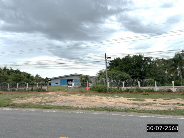 ขาย บ้านเดี่ยว/ทาวน์เฮ้าส์/คอนโด โกดัง ขอนแก่น  ถนน สายชนบท - กุดรู (ทล.2199) ตำบล ห้วยแก อำเภอ ชนบท จังหวัด ขอนแก่น    ราคาโปรโมชั่น  16,560,000    บาท    ลดจาก  22,711,000    บาท ราคาโปรโมชั่นตั้งแต่วันที่ 1 กรกฎาคม 2569 – 30 กันยายน 2569  รายละเอียดทรัพย์ -  เนื้อที่ 7-1-40.00 ไร่  พื้นที่ใช้สอย 2,490 ตร.ม -  บ้านหันไปทางทิศ ตก  พิกัดทรัพย์ : https://maps.app.goo.gl/Cd1nU7MD2pjRz8Ti6  สถานที่ใกล้เคียง   -โรงพยาบาลแวงใหญ่ -ตลาดสดแวงใหญ่ -โรงเ