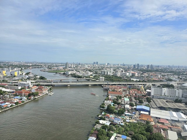 ขายด่วน! ห้องสวย วิวแม่น้ำ ชั้นสูง 333 Riversideเช่า 24,000 บาท/เดือนขายราคาพิเศษ 6.299 ลบ.ไฮไลท์ห้อง:1 ห้องนอน 1 ห้องน้ำ 46 ตร.ม. ชั้น 41วิวโค้งแม่น้ำเจ้าพระยาทิศเหนือ ไม่ร้อนแดดบ่ายบิวท์อินครบ สไตล์ Cozy Modern ออกแบบโดยอินทีเรียมืออาชีพเตียง 6 ฟุตในห้องนอน + เตียงพับ 5 ฟุตในห้องนั่งเล่นเฟอร์นิเจอร์ & เครื่องใช้ไฟฟ้าครบไฮไลท์ทำเล:ติด MRT บางโพ / ท่าเรือบางโพSkywalk เชื่อมห้าง Gateway บางซื่อใกล้ ร
