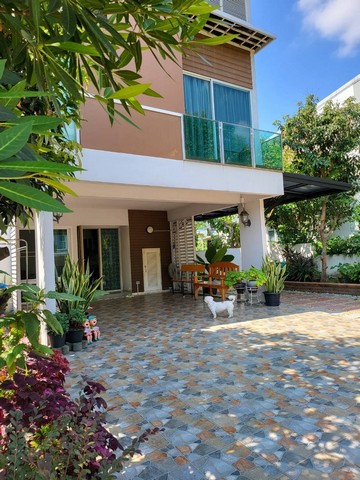 RH02291 ให้เช่าบ้าน 56 ตรว. 139 ตรม โฮมเพลสเดอะพาร์ค วงแหวน-พระราม9 ใกล้สนามบิน เฟอร์ครบ หิ้วกระเป๋าเข้าอยู่ได้เลย โฮมเพลสเดอะพาร์ค วงแหวน-พระราม9 ที่ตั้ง แขวงคลองสองต้นนุ่น เขตลาดกระบัง กรุงเทพมหานคร 10520 56 ตรว. 139 ตรม 3 ห้องนอน 2ห้องน้ำ2ที่จอดรถต่อเติมครัวไทยเฟอร์ครบ หิ้วกระเป๋าเข้าอยู่ได้เลยราคาเช่า 50,000/ เดือน ฟรีอิตเตอร์เน็ตฟรีค่าส่วนกลางHome Place The Park Wongwaen-Rama 9Location: Khlong Song Ton Nun, Lat Krabang, Ban