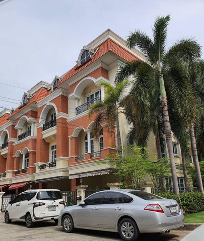 ให้เช่าทาวน์โฮม 3.5 ชั้นหลังมุม 3 ห้องนอน โครงการ Casa City ลาดพร้าว เลียบด่วนเอกมัย-รามอินทรา ซอยโยธินพัฒนา3 **เลี้ยงสัตว์​ได้*** ราคาเช่า 35,000 บาท/เดือน ติดต่อ::  ชยา โทร/ID Line:: 0942823961   Link Line:: https://line.me/ti/p/3xFA1An8Kcรหัส# T26-936ทาวน์โฮม 3.5 ชั้นหลังมุม โครงการ Casa City ลาดพร้าว เลียบด่วน โยธินพัฒนา3• เนื้อที่ 40 ตร.ว  • 3 ห้องนอน • 4 ห้องนํ้า • จอดรถได้ 2 คัน• บ้านแปลงใหญ่ หัวมุม     ส่วนกลาง : รปภ, สวนหย่อมสถานที่ใกล้�
