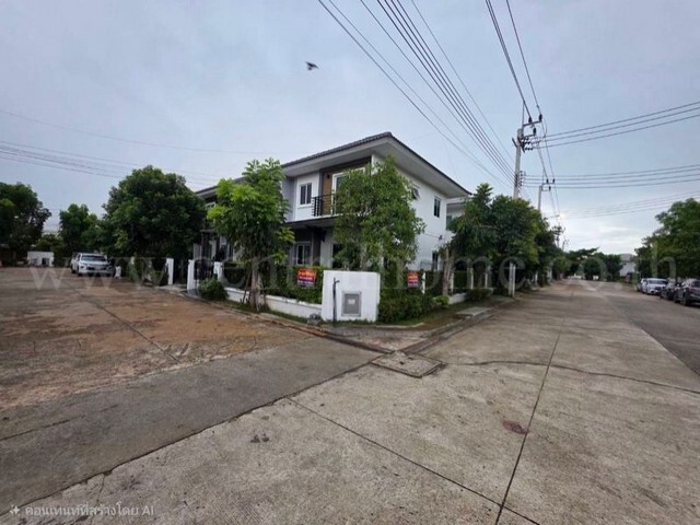 รหัสทรัพย์ 7322บ้านแฝด 2 ชั้น 35.1 ตรว. ลลิลทาวน์ แลนซีโอ คริป 3 บางนา-สุวรรณภูมิ ทำเลดี บ้านสวย หลังมุม พร้อมเข้าอยู่ที่ตั้ง : ถนนวัดศรีวารีน้อย ตำบลศีรษะจรเข้ใหญ่ อำเภอบางเสาธง จังหวัดสมุทรปราการ 10540รายละเอียดทรัพย์- พัฒนาโครงการ โดย บริษัท ลลิล พร็อพเพอร์ตี้ จำกัด (มหาชน)- แบบบ้าน MONET บ้านแฝด 2 ชั้น เนื้อที่ดิน 35.1&nbsp; ตรว. พื้นที่ใช้สอย 124 ตร.ม.- 3 ห้องนอน, 2 ห้องน้ำ, 1 ห้องนั่งเล่