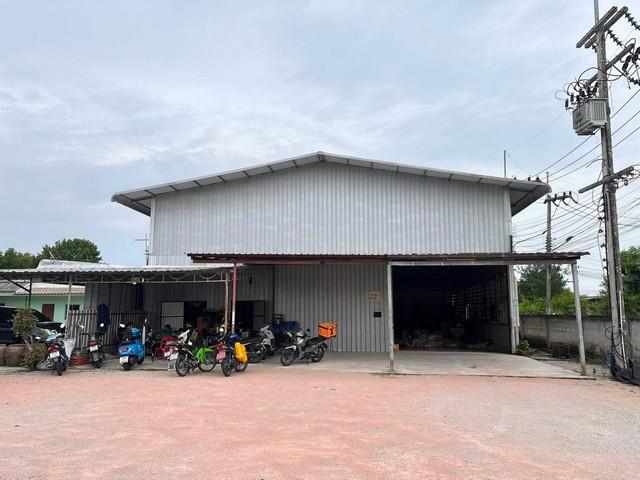 ให้เช่าโกดัง 225 ตารางเมตร พร้อมลานจอดรถ ไฟฟ้า 3 เฟส ใกล้ถนนข้าวหลาม มิตรสัมพันธ์ ซอย 22 บ้านปึก เมืองชลบุรีราคาเช่า 29,000 บาท / เดือนที่ตั้ง ถนนมิตรสัมพันธ์ ซอย 22 ตำบลบ้านปึก อำเภอเมืองชลบุรี จังหวัดชลบุรีติดต่อ : คุณภัสพงณ์ 0634098164Line : deedee23https://www.facebook.com/profile.php?id=61581484955548เนื้อที่ 100 ตารางวา โกดังขนาด 15 x 15 เมตร พื้นที่ 225 ตารางเมตร พื้นที่ลานจอดรถ 200 ตารางเมตร รวมพื้นที่ใช้สอย 425 ตารางเมตร ไฟ