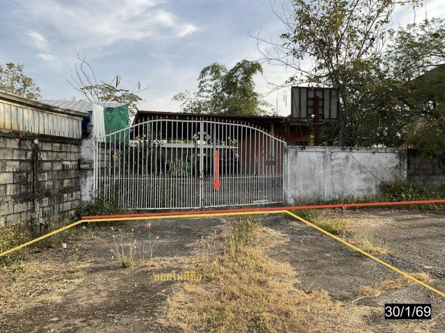 ขาย บ้านเดี่ยว/ทาวน์เฮ้าส์/คอนโด บ้านเดี่ยว ขอนแก่น  ถนน สายมิตรภาพ-หนองไผ่ ตำบล ศิลา อำเภอ เมืองขอนแก่น จังหวัด ขอนแก่น  ราคาโปรโมชั่น   4,500,000   บาท    ลดจาก  5,879,000     บาท ราคาโปรโมชั่นตั้งแต่วันที่ 1 กรกฎาคม 2569 – 30 กันยายน 2569  รายละเอียดทรัพย์ -  เนื้อที่ 161.00 ตร.ว. พื้นที่ใช้สอย 356.00 ตร.ม. -  5 ห้องนอน  4 ห้องน้ำ  -  ที่จอดรถ  -  บ้านหันไปทางทิศ ตะวันตกเฉียงใต้  พิกัดทรัพย์ : https://maps.app.goo.gl/XiJtuG6NRbYnvGWB7  ส�