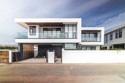 #ขายพูลวิลล่าพัทยา????พูลวิลล่า LAVENDER VILLA | Pattaya????สัมผัสพูลวิลล่า Modern Luxury ที่ออกแบบอย่างพิถีพิถัน เพื่อความสงบ ความเป็นส่วนตัว และคุณภาพชีวิตที่เหนือกว่า บนทำเลศักยภาพ สุขุมวิท–พัทยา 71✨เพียง 200 เมตรจากถนนสุขุมวิท เดินทางสะดวก ใกล้แหล่งไลฟ์สไตล์ โรงเรียนนานาชาติ โรงพยาบาล และศูนย์การค้าชั้นนำ????โครงการเอ็กซ์คลูซีฟ เพียง 15 หลัง????️4 ห้องนอน???? 5 ห้องน้ำ????สระน้ำส่วนตัว????รา