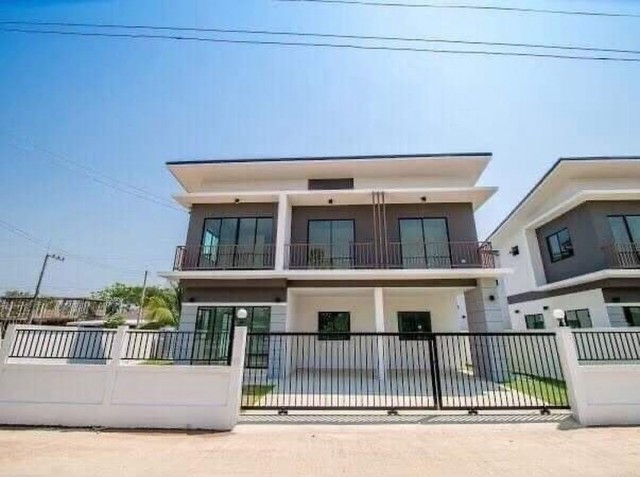 ราคาสุดคุ้มเพียง 2.89 ล้าน #โซนหางดง บ้านเดี่ยว 2 ชั้น #บ้านมุม พื้นที่เยอะ #ฮวงจุ้ยดี #ขายต่ำกว่าราคาประเมิน #เจ้าของซื้อไว้ไม่เคยเข้าอยู่ #หลังที่ว่าการอำเภอ #ใกล้กาดฝรั่ง เข้าออกได้หลายทางพื้นที่ 44 ตรว.พื้นที่ใช้สอย 135 ตรว.3 ห้องนอน 3 ห้องน้ำ 1 ห้องโถง1 ห้องครัว2 ที่จอดรถต่อเติม (ค่าต่อเติม 2 แสนกว่าๆ)กันสาดหน้าบ้านกันสาดโรงรถ กันสาดหลังบ้าน เติมต่อ ปลั๊กเครื่องซัก