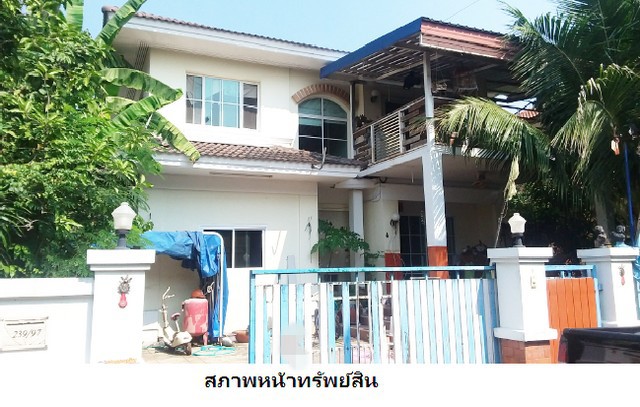 ขาย บ้านเดี่ยว โครงการมัณฑนา เพชรเกษม 81 กรุงเทพมหานคร        ถนนมาเจริญ (เพชรเกษม81) แขวงหนองแขม เขตหนองแขม กรุงเทพมหานคร  ราคา 4,290,000 บาท    รายละเอียดทรัพย์ -  เนื้อที่ 62.70  ตร.ว  พื้นที่ใช้สอย 148 ตารางเมตร -  3 ห้องนอน 3 ห้องน้ำ  -  1 ที่จอดรถ  -  บ้านหันไปทางทิศ  พิกัดทรัพย์  :    https://maps.app.goo.gl/X5bYn7nAL8AEYw856  สถานที่ใกล้เคียง   - โลตัส โกเฟรช เพชรเกษม 81 - ตลาดการค้าหนองแขม - โฮมโปร เพชรเกษม - บิ๊กซี เพชรเกษ