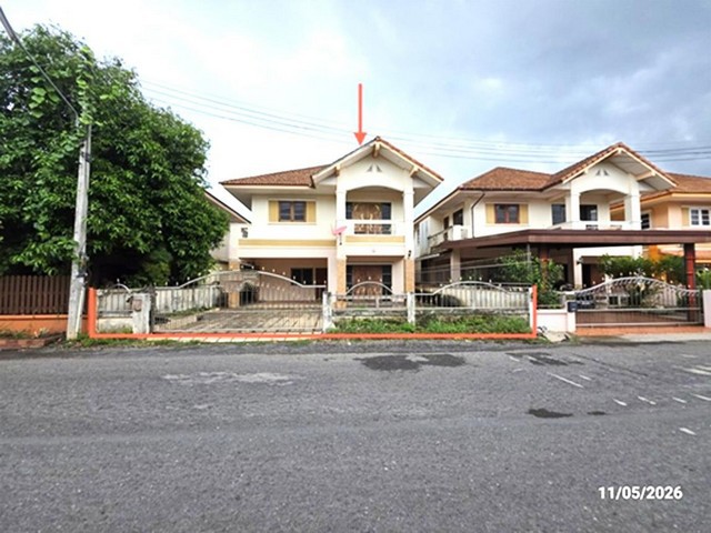 ขายบ้านเดี่ยว 2 ชั้น เมืองสุราษฎร์ธานี   ถนน พ่อขุนทะเล ตำบล มะขามเตี้ย อำเภอ เมืองสุราษฎร์ธานี จังหวัด สุราษฎร์ธานี  ราคาโปรโมชั่น  3,488,000 บาท    ลดจาก  4,600,000  บาท ราคาโปรโมชั่นตั้งแต่วันที่ 1 กรกฎาคม 2569 – 30 กันยายน 2569  รายละเอียดทรัพย์ -  เนื้อที่ 60.00 ตร.ว.  พื้นที่ใช้สอย 231.50 ตร.ม. -  3 ห้องนอน 2 ห้องน้ำ  -  บ้านหันไปทางทิศ ตะวันออกเฉียงใต้  พิกัดทรัพย์ : https://maps.app.goo.gl/Tex4V7vByzahGgMW9  สถานที่ใกล้เคียง