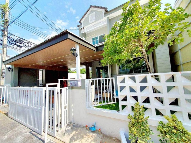 ขายให้เช่า บ้านเดี่ยว 2 ชั้น หมู่บ้านเดอะวิลเล็จ ในซอยมหาชัย ถนนบางนา-ตราด กม.10ค่าเช่า 35,000 บาท/เดือน ประกัน2 ล่วงหน้า1 สัญญา 1-3ปีขายในราคา 4,900,000 บาทติดต่อ คุณช่อผกา โทร 0616198565 LINE 0616198565สำรอง LINE 0812523279 ส่งลิ้งก์ไว้ได้เลย- เนื้อที่ 36 ตารางวา -พื้นที่ใช้สอย 135 ตารางเมตร- 3 ห้องนอน 2 ห้องน้ำ 2 ที่จอดรถ- หลังคาโรงจอดรถ / ต่อเติมครัวบิ้วอิน / จัดสวนนั่งข้างบ้านพร้อมชิงช้า+โต๊ะ,เก้าอี้- แอร์ 4