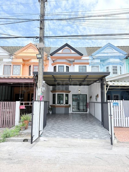 ทาวน์เฮ้าส์ 2 ชั้น หมู่บ้านทาวน์แอนด์คันทรี สังฆสันติสุข 16ราคาเพียง 2.35 ล้านบาท (2,350,000บาท)----------------------------------------รายละเอียด- ทาวน์เฮ้าส์ 2 ชั้น เนื้อที่ 25.6 ตารางวา- 3 ห้องนอน 2 ห้องน้ำ 1 ห้องครัว- หลังบ้านโล่ง หน้ากว้าง 5 เมตร- ตั้งอยู่ตรงข้ามสนามเด็กเล่นสถานที่ใกล้เคียง- มหาวิทยาลัยมหานคร- สนามกีฬาบางกอกอารีนา- โรงพยาบาลหนองจอก- โลตัส บิ๊กซี แม็คโค ไทยวัสดุโลเคชั่น | https://maps.app.goo.gl/hcVNT56o