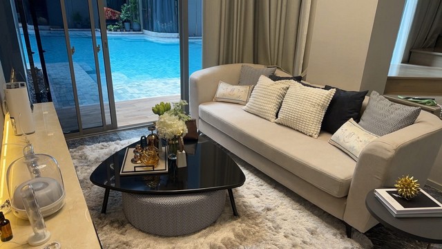 LV53581 ให้เช่า คอนโด แอชตัน เรสซิเดนซ์ 41 Ashton Residence 41 ใกล้รถไฟฟ้า BTS พร้อมพงษ์ราคาเช่า : 145,000 บาท/เดือน  (สัญญา 1 ปี พร้อมเข้าอยู่ )ที่ตั้ง : ซอยสุขุมวิท 41 แขวงคลองตันเหนือ เขตวัฒนา กทม.ชื่อโครงการ : แอชตัน เรสซิเดนซ์ 41 Ashton Residence 41รายละเอียด :- พื้นที่ 124 ตร.ม.- 3 ห้องนอน - 3 ห้องน้ำ- Pool Access 2 ชั้น ติดสระว่ายน้ำ ชั้น 1- คอนโดใหม่ เฟอร์นิเจอร์หรูตกแต่งพร้อมเข้าอยู่สิ่งอำนวยความสะดวก - – สระว่ายน้ำ– �